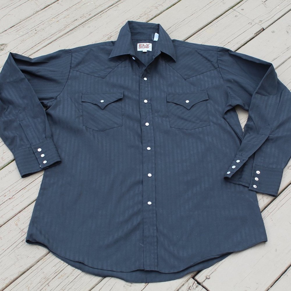 Ely Cattleman pearl snap Button Down great looking shirt for the holidays!